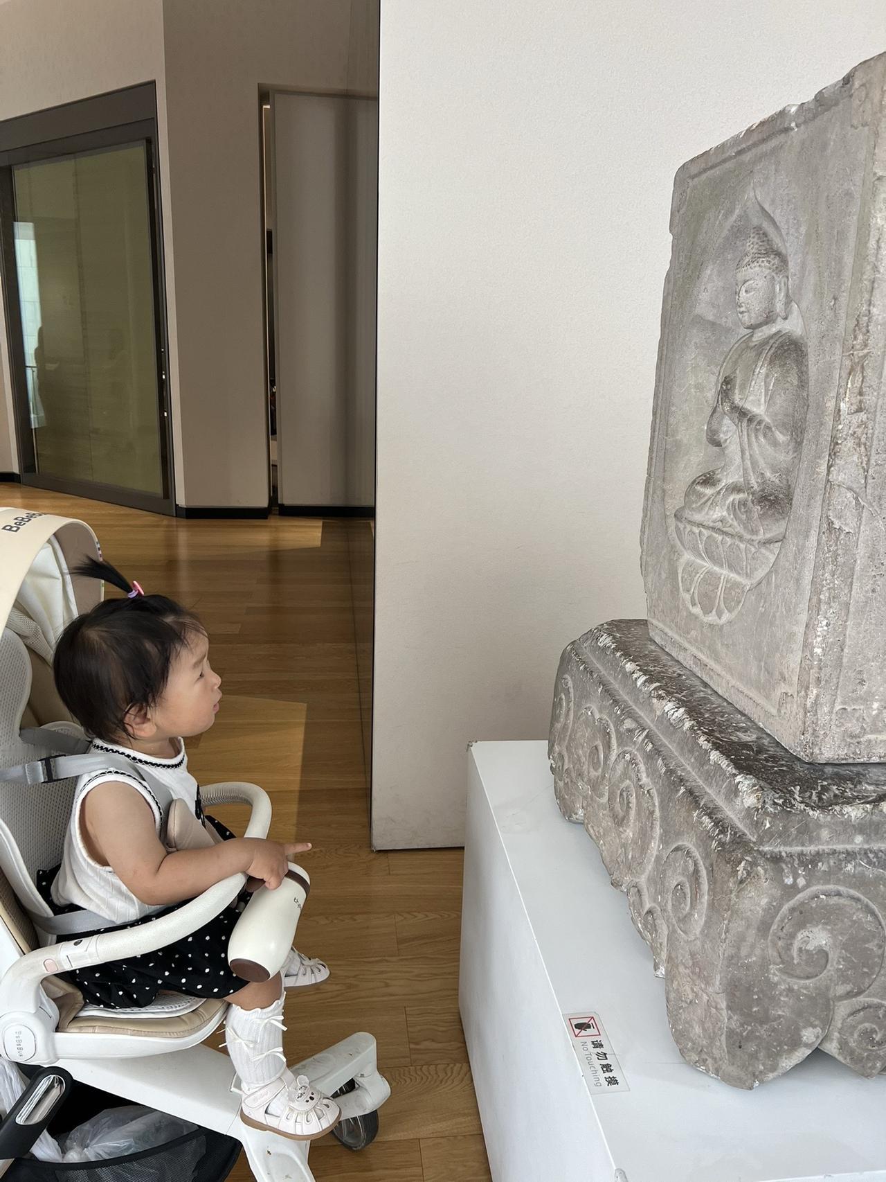 苏博西馆太适合遛娃了，呆了一天。

刚到地方，研研就呼呼睡，我心想这不扯犊子嘛，