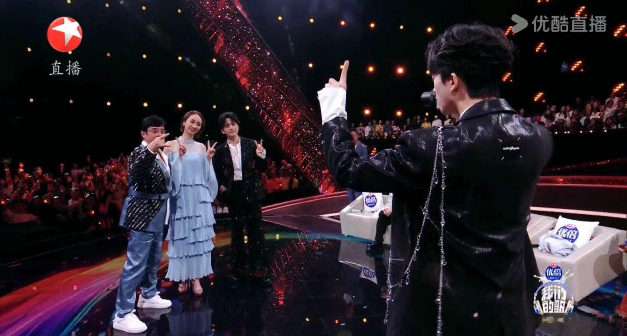 #黄子弘凡我们的歌御用摄影师##黄子弘凡也干上副业了# 哈哈哈哈 黄子弘凡也是在