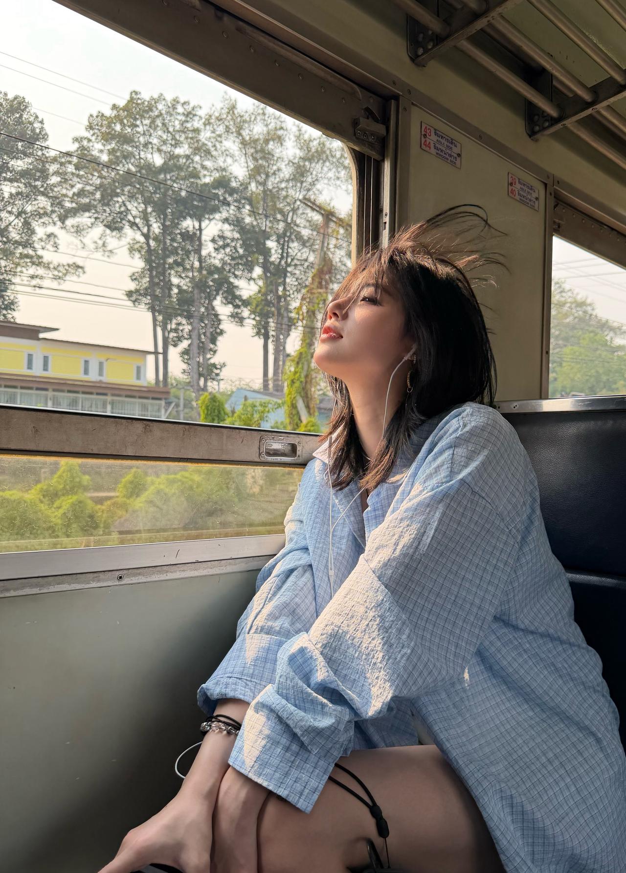 生活是旷野，我在等同路人。