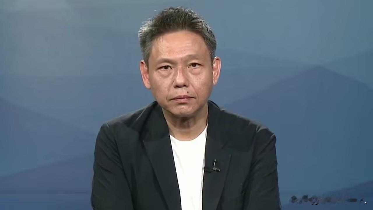 黄光芹骂人那段，连谢寒冰岳父都坐不住了。 电话直接打过来：你坐在旁边，她骂黄国昌