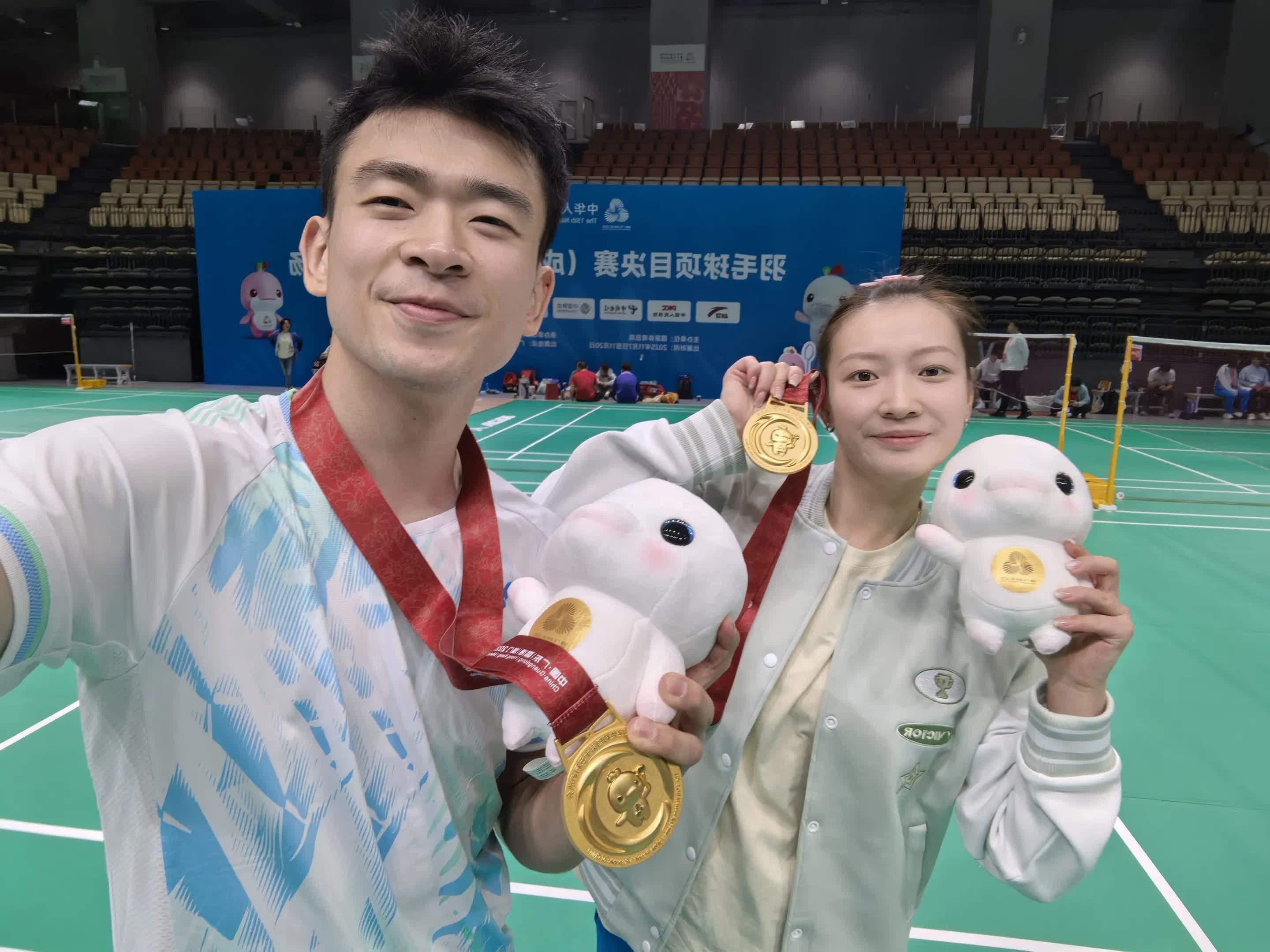 在每一次挥洒汗水的瞬间，我们不仅追求成绩的圆满，更体验成长的喜悦。体育精神，不仅