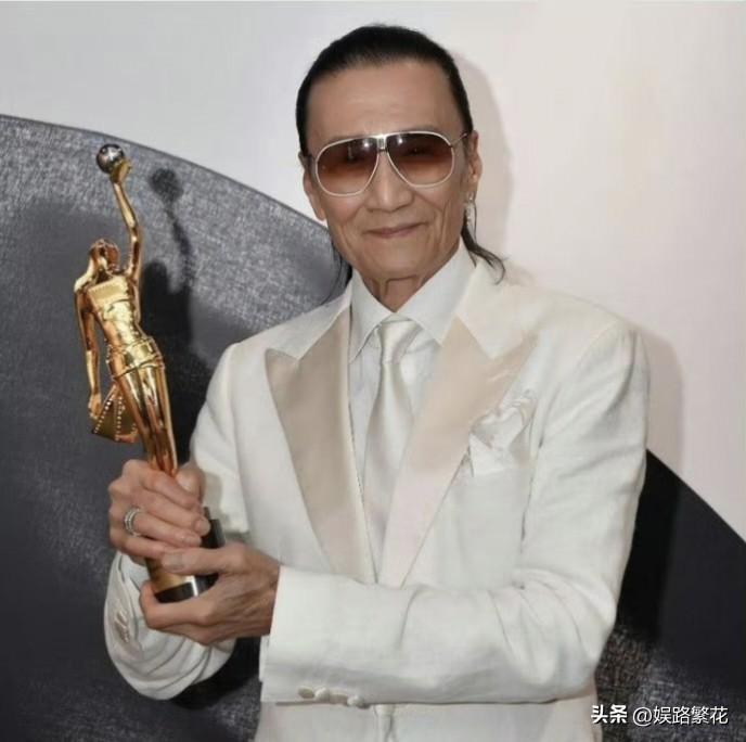谢贤去世，

最难过的不是儿子谢霆锋，也不是女儿谢婷婷，而是陪他走过人生最温柔岁