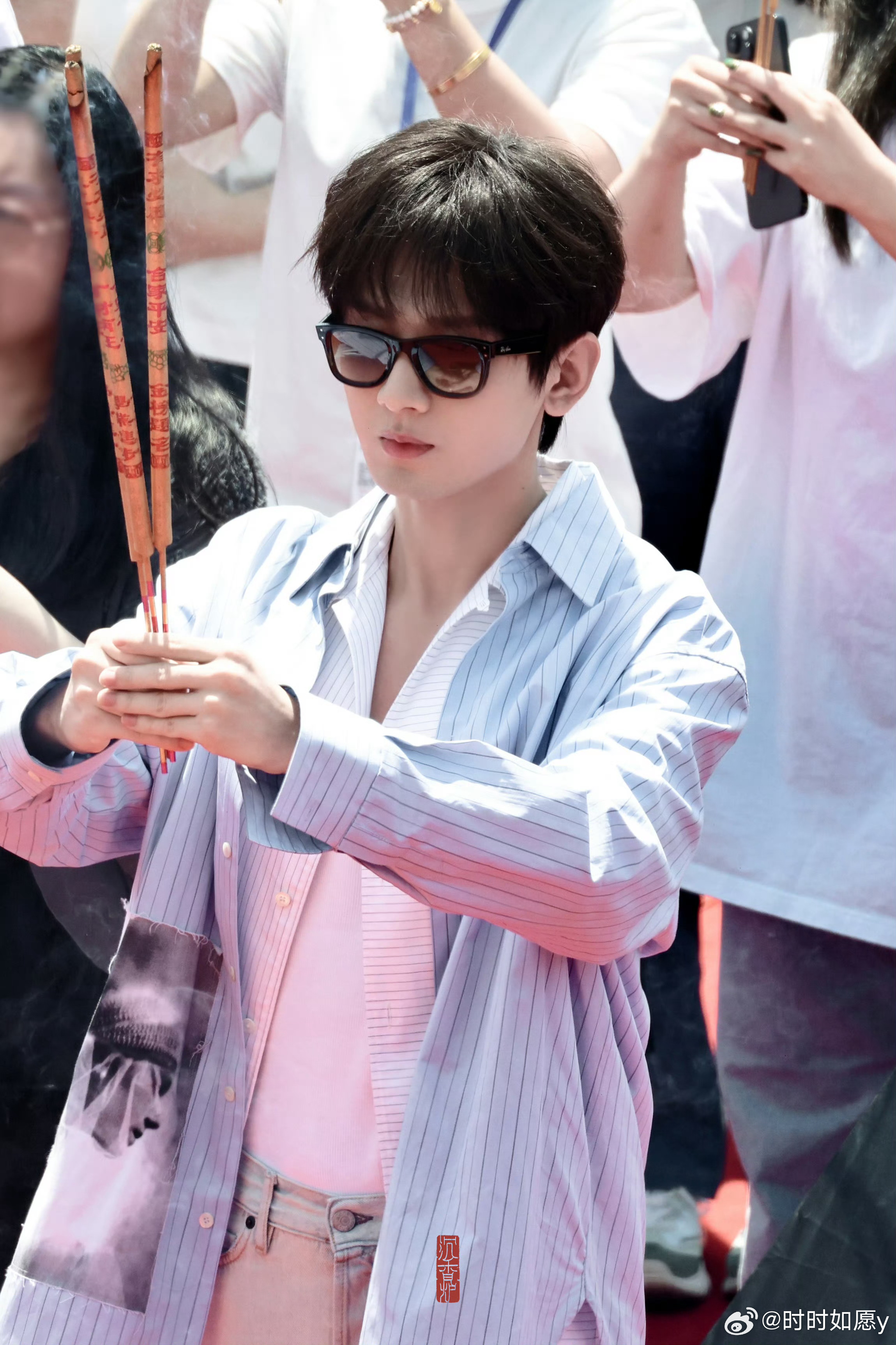 成毅两京十五日cy成毅朱瞻基淡淡的平静的专注的。“雨停的时候 走在山间脚下厚厚的