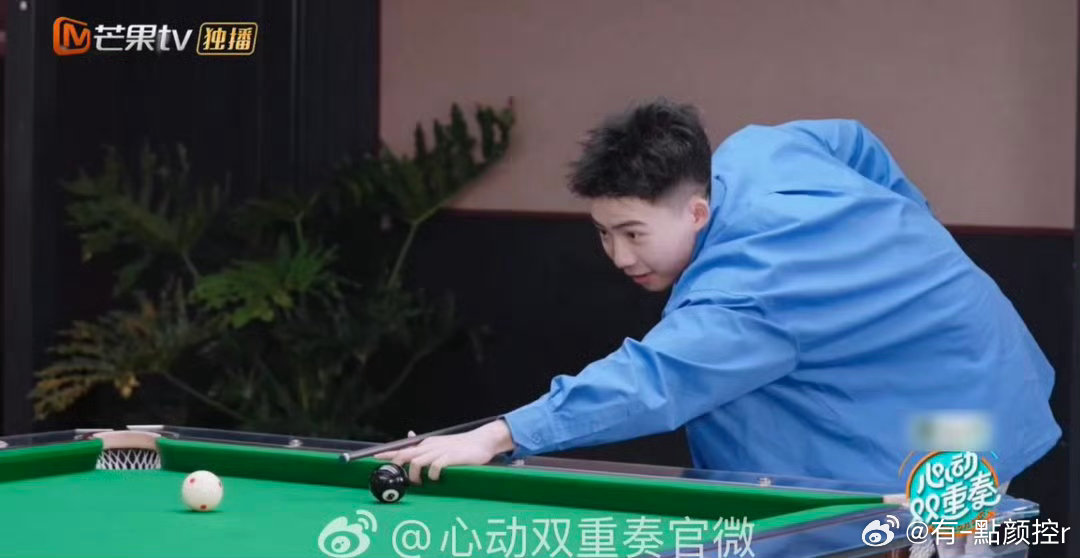 孟嘉烨徐斯铖台球版真心话心动双重奏台球桌上开启真心话环节，孟嘉烨徐斯铖一边击球一