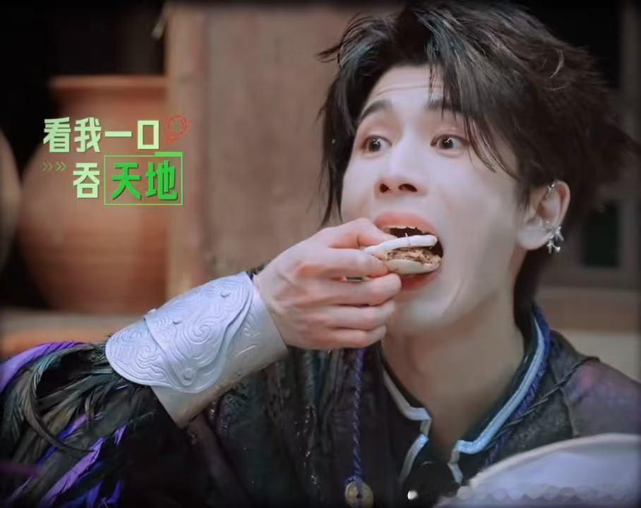 杨超越没想到张凌赫是这样的 张凌赫的帅脸确实容易让人忽略他底下的魔丸人格，杨超越
