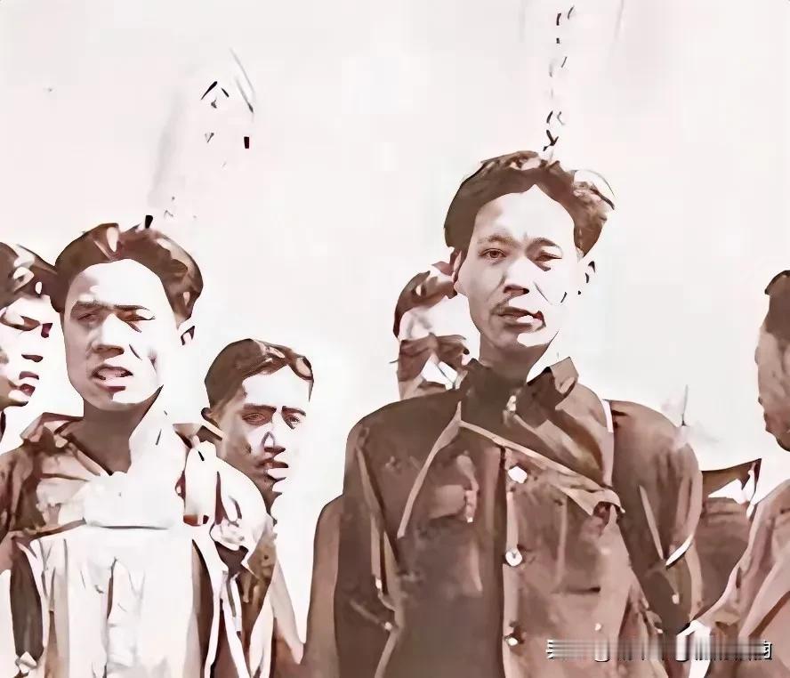 1947年，共产党员陈斌即将被敌人处决，他突然看到人群中有三个熟悉的身影，立马大