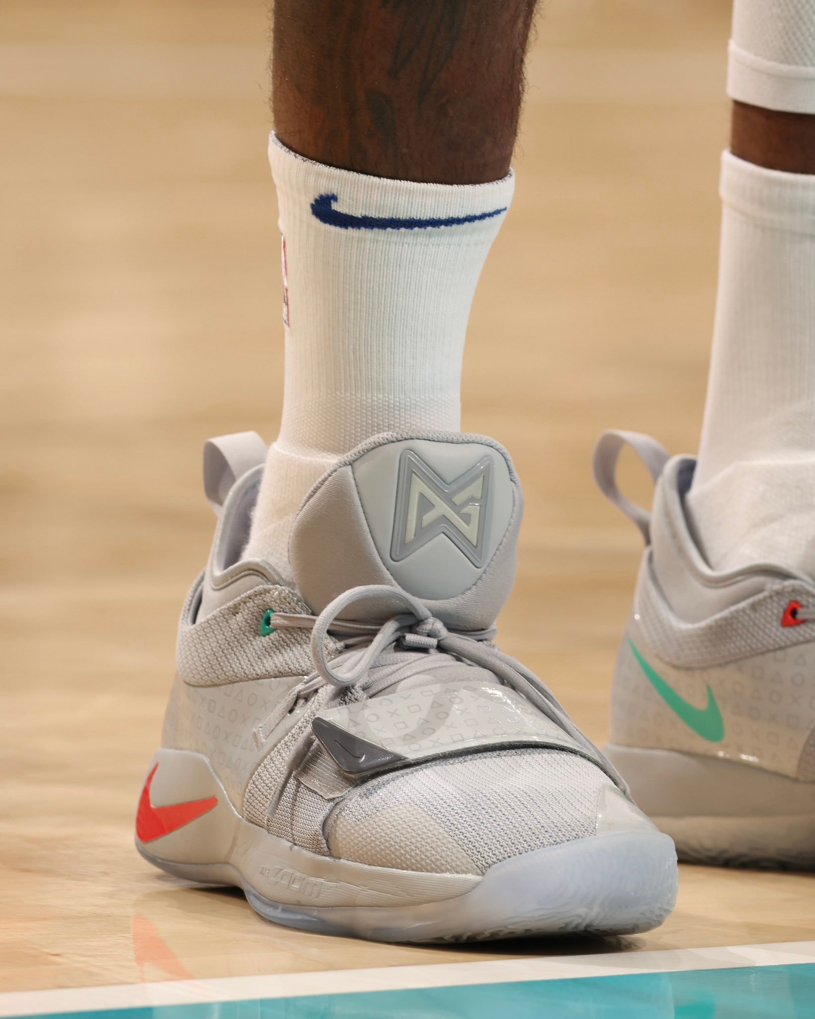 球鞋图集！分享保罗·乔治昨日对阵黄蜂队比赛上脚的一双Nike PG2.5 PS配