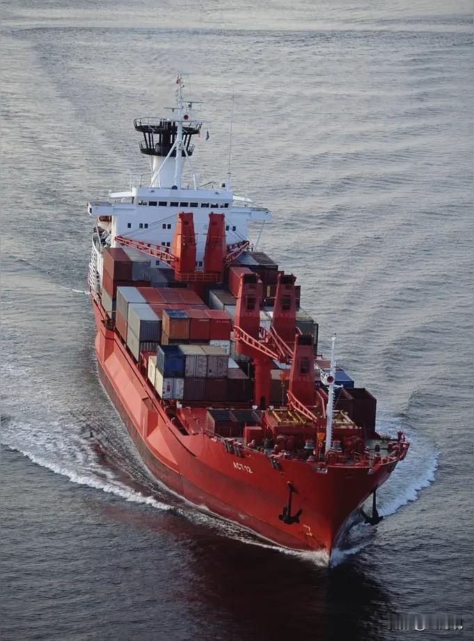 咱们的油轮在公海能被老美扣押，那对往分裂势力手里运武器的船，我们凭什么就不能依法