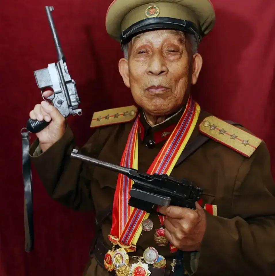 1996年，滕西远私藏两支手枪，民警让他上交，可他却说：“这两支枪，一支是粟裕大