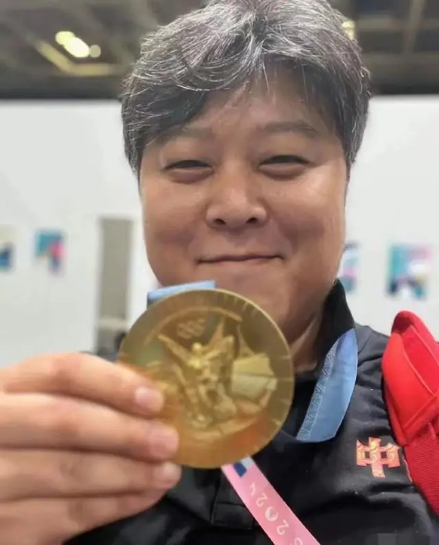 好想收到@ 孙逊 告诉他 你接手陈梦的时候就是东京奥运会双冠王 接手之后 陈梦成