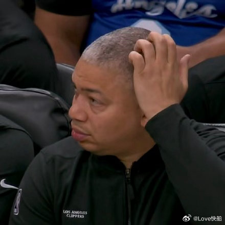 泰伦·卢目前和助理教练杰伊·拉兰纳加都在现场观看圣地亚哥快船队与南湾湖人队的比赛