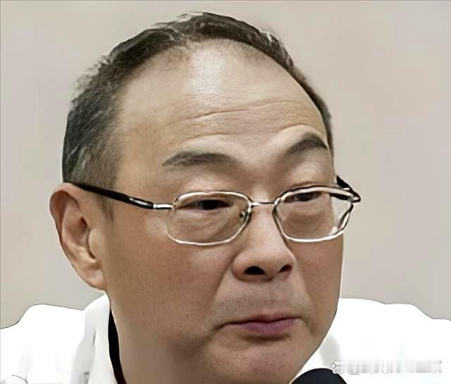 8月15日的日本，政客们的举动像是一记重拳，击打在了历史的伤口上。高市早苗在靖国