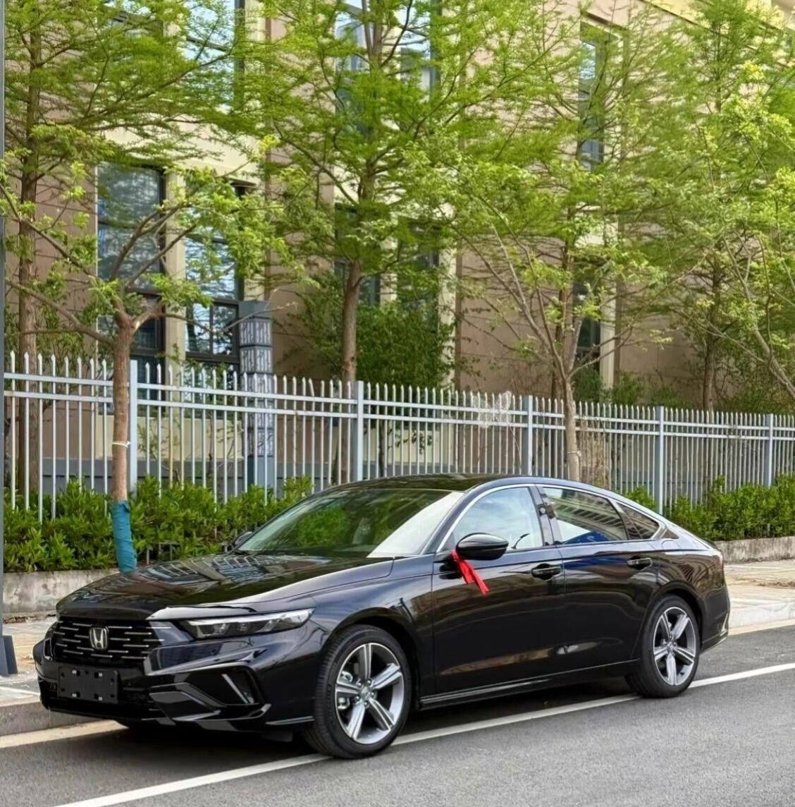 25款卡罗拉锐放--颜值逆袭，气场拉满预算10万出头，想要省心耐用的合资SUV，