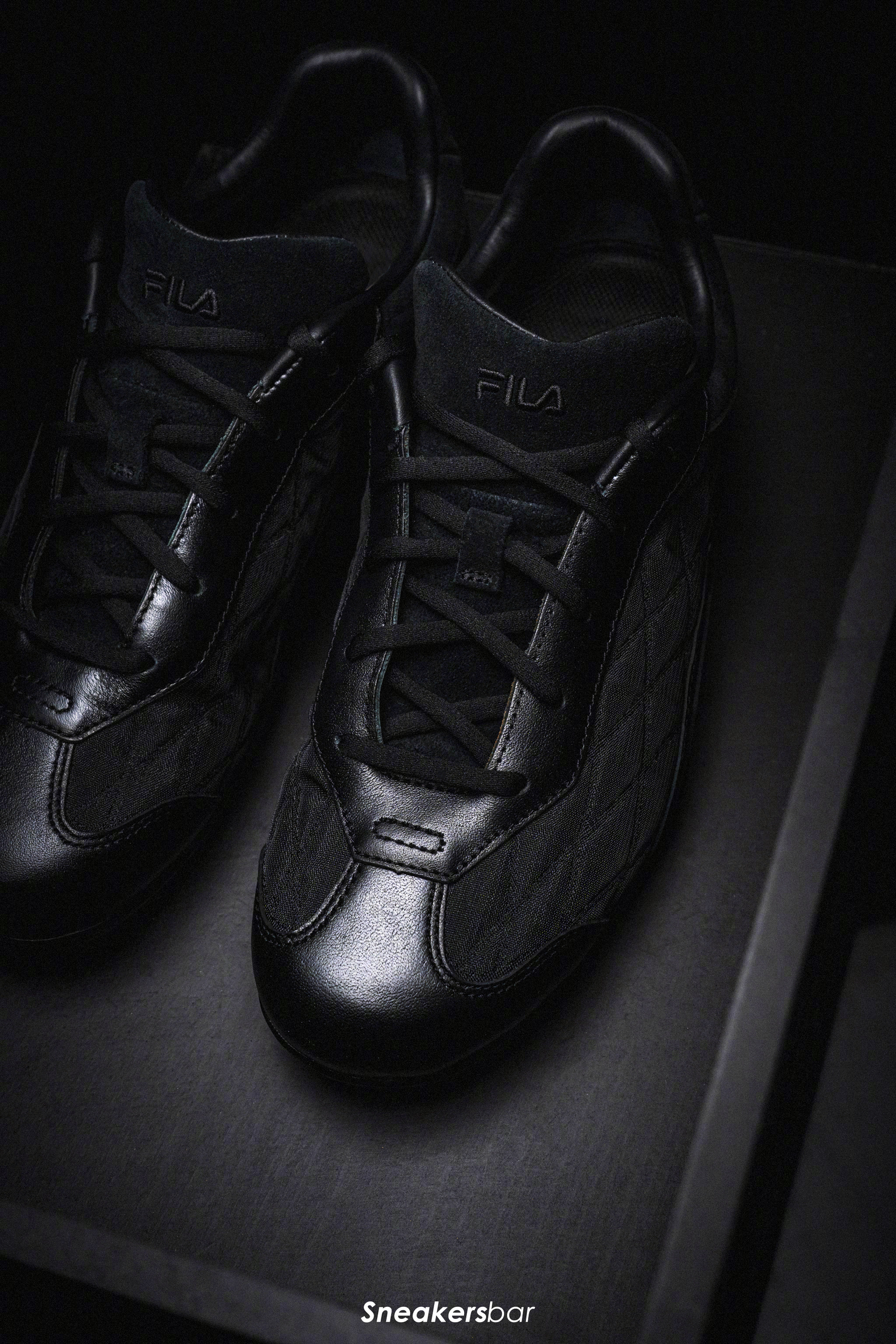 FILA RACERRACER 静速鞋 ⚫牛皮拼接梭织菱格薄底设计无缝衔接商务休