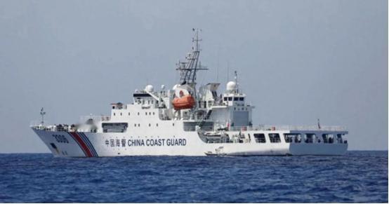 4 月 28 日日本渔船非法闯入我国钓鱼岛领海，中国海警当场果断驱离！
 
就在