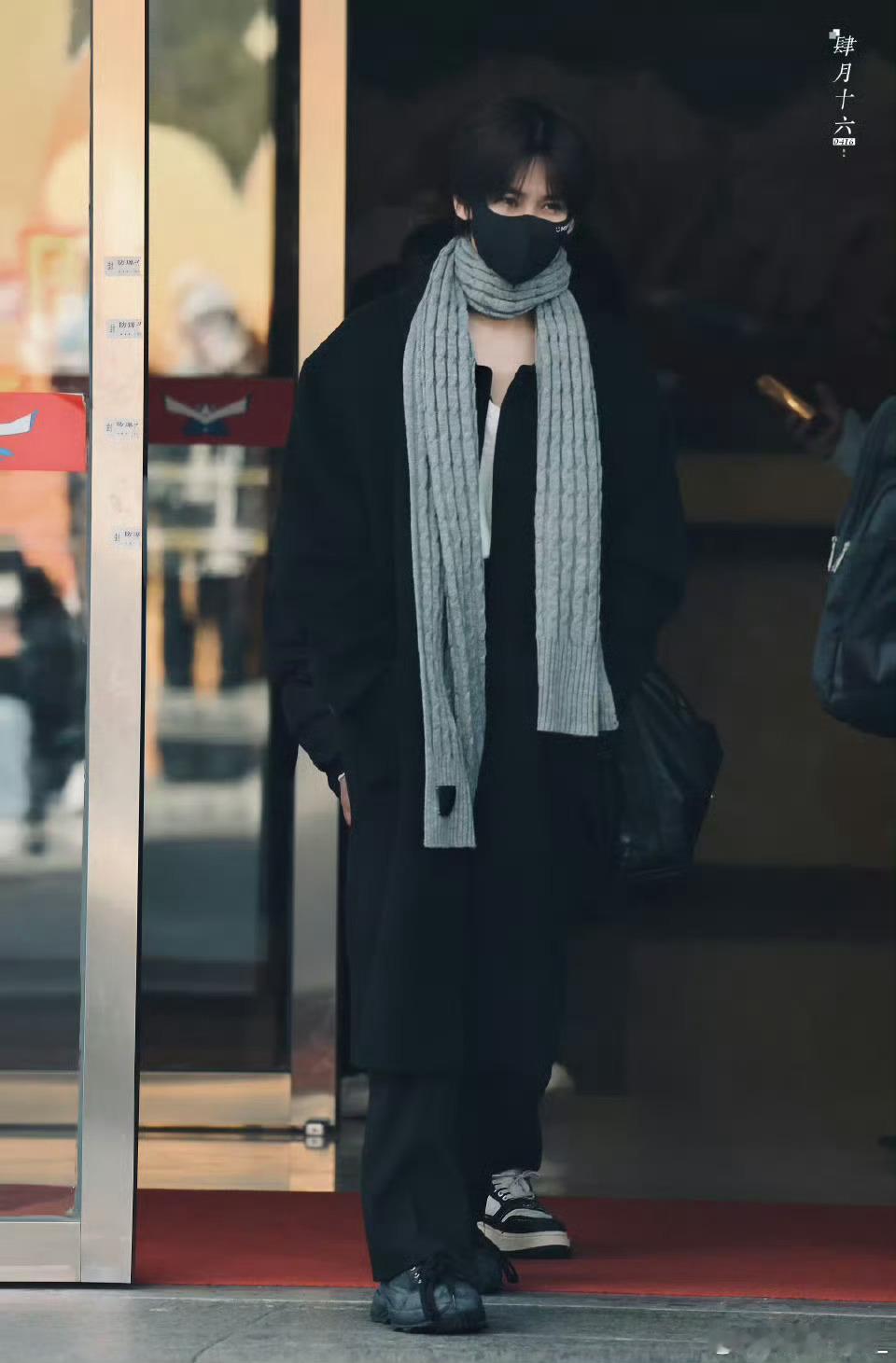 张真源奔跑吧长风衣韩剧男主各大导演可以速速递本子了[期待][期待]真源真的是去参