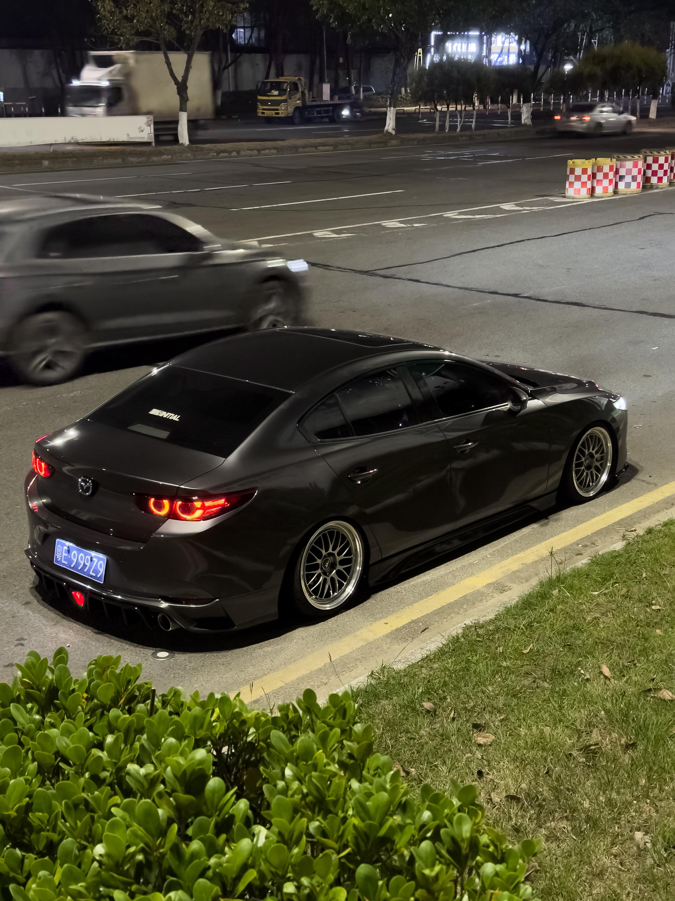 我们不要再假装有很多选择了。明明彼此都只有对方。