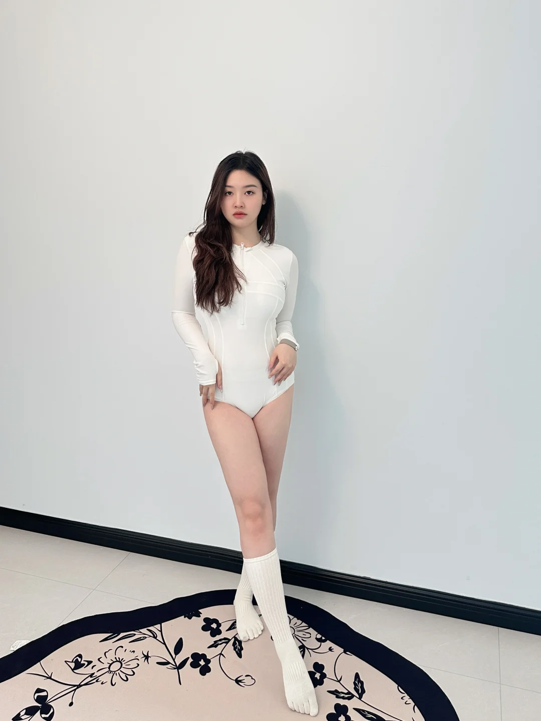 游泳女教练 泳衣推荐 白色 泳装 大方展示美丽 体操服