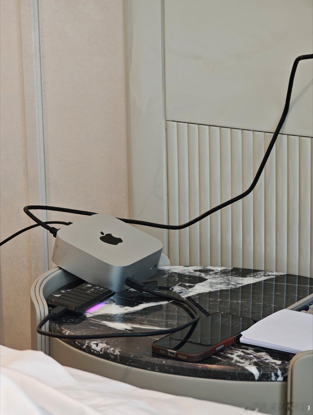 广州出差，买不起macbook的我，只能把macmini随身带了连上酒店的电视，