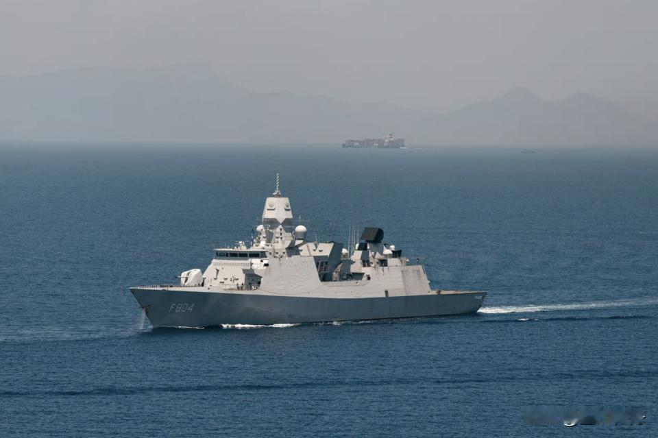 日媒证实荷兰F35进驻三泽，战舰横穿台海，北约黑手伸向西太？支持乌克兰北约，攻击