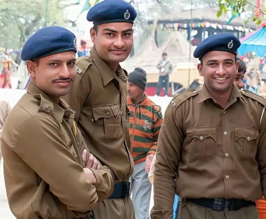 从中国运往巴基斯坦的精密机床，在印度港口被扣了。
 
扣了就扣了吧，结果上海海事