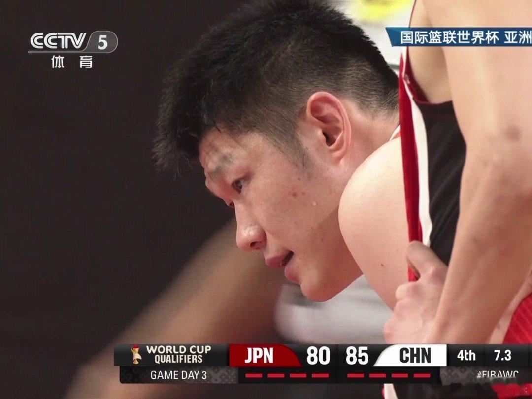 中国男篮马年开门红 最后一分种裁判极尽各种办法帮狗盆，幸好顶住了！ 