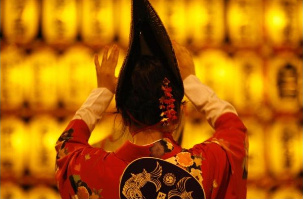 日本的靖国神社根本不是单纯的祭祀场所，里面竟把侵略战争粉饰成“正义之举”，东亚近