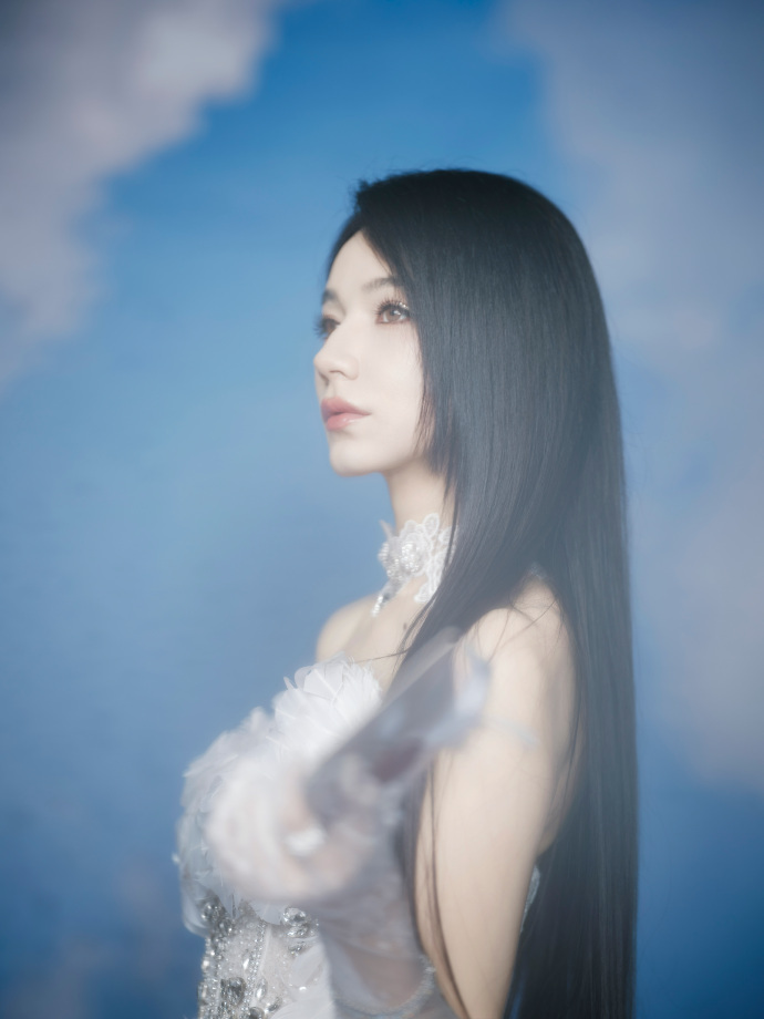 代斯三公天使来信造型谁懂啊！代斯三公这造型直接杀疯了！举手投足都是仙气，美得我原