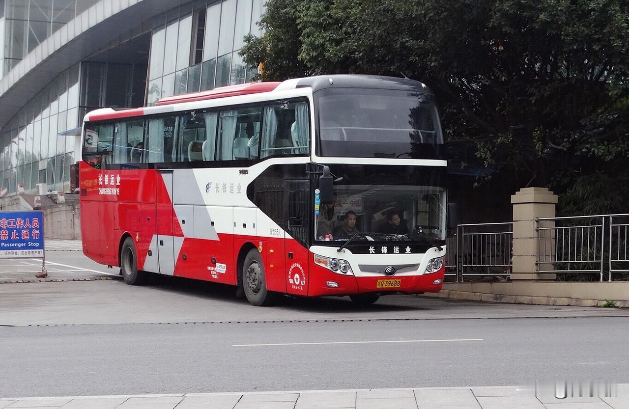 四川宜宾市曾经的省际长途线路（五），不知还有多少在跑？
宜宾—中山
宜宾—上海