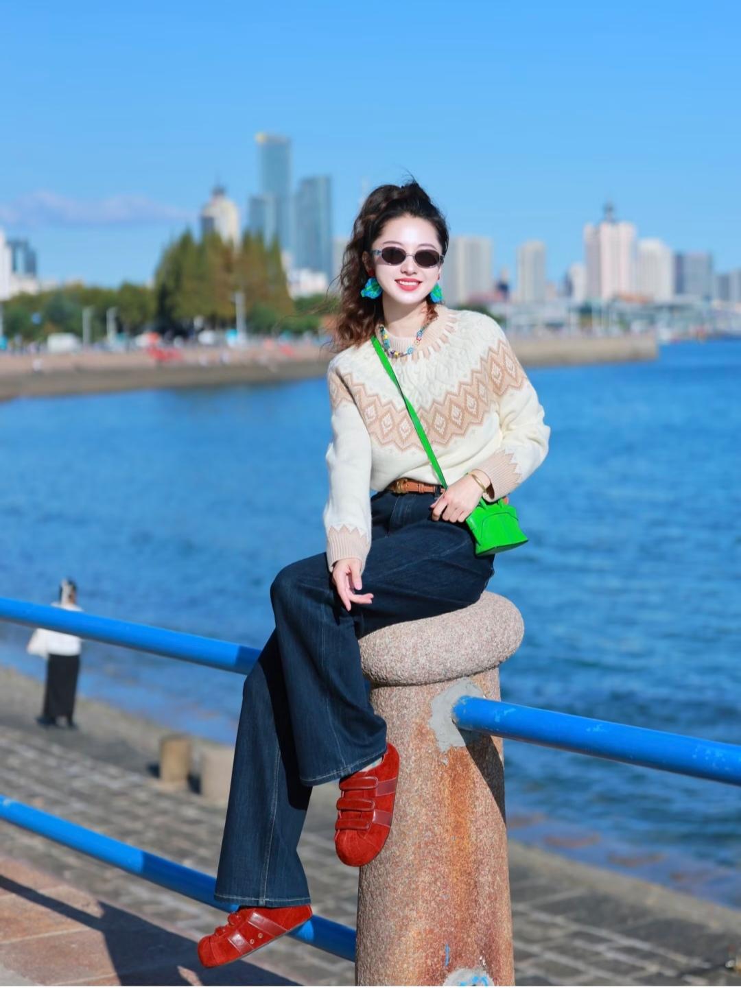 这双鞋子真好看啊，不知穿上舒不舒服。