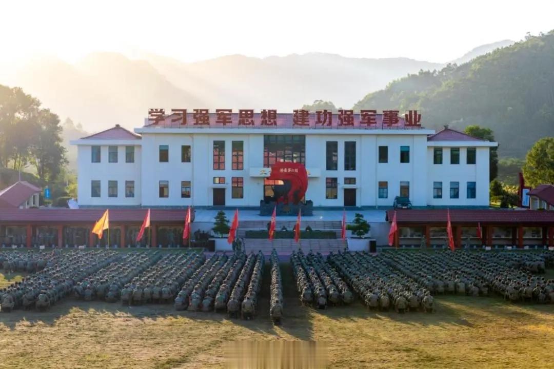 初冬比武场，拼搏亮锋芒为巩固训练实效更好激发广大官兵训练热情近日第73集团军“济