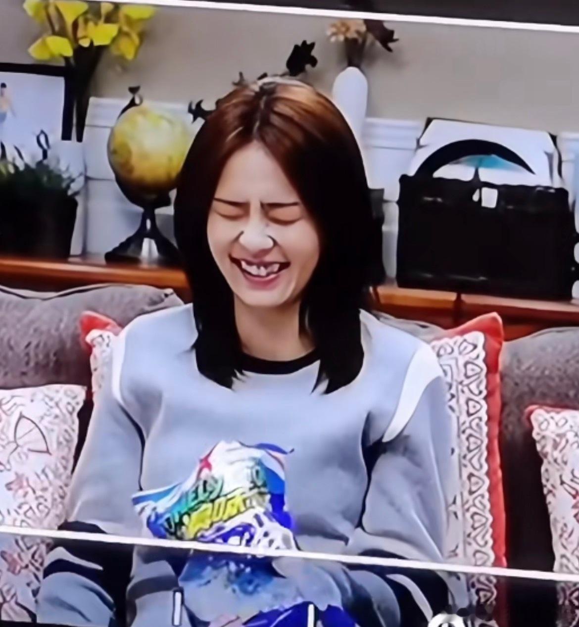 白鹿 喝茶替身可能是她吃相太难看了吧，在娱乐圈见到这么多的女明星男明星第一次有这
