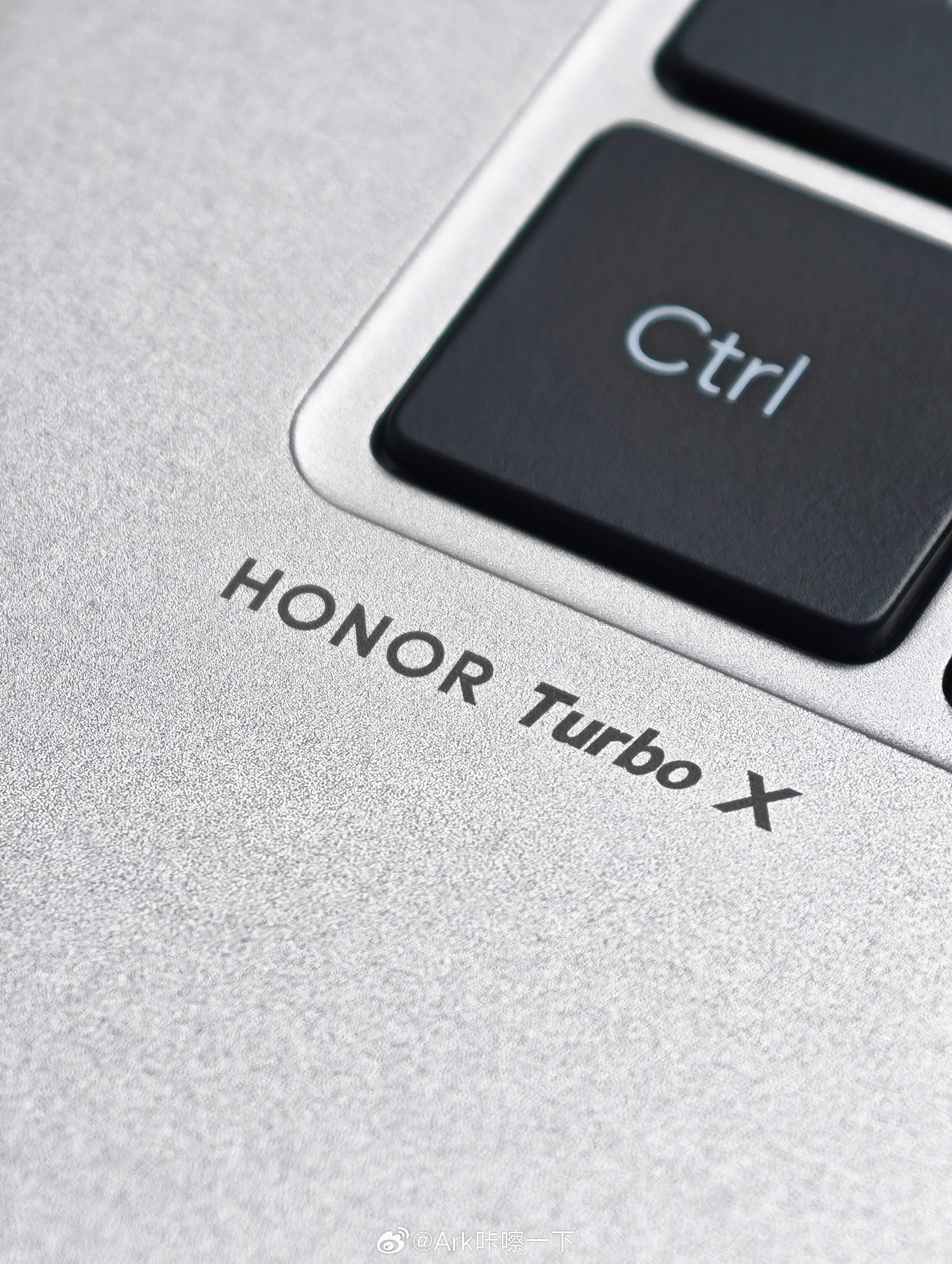 在用了，荣耀MagicBook Pro 14 2026确实有点新东西新品驾到有点