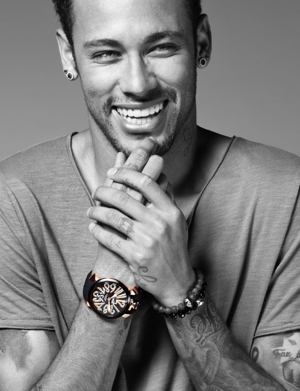 内马尔 醉意笑容