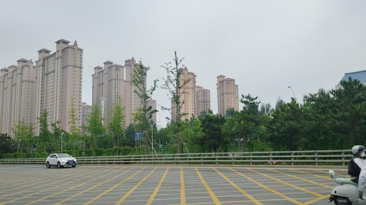 随手拍展示家乡的蓝天白云