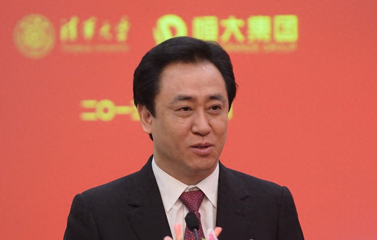 许家印满头白发出庭，是监狱不让染发，还是压力太大？我倒希望是后者。
 
8月20