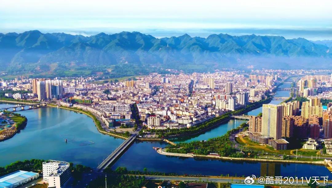 房县 5月27日，省发改委来房县考察对接县域经济“双20”帮扶工作并召开座谈会。