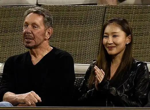 33岁嫁80岁首富的90后东北女孩儿朱乔林，如今怎么样了？
 
47岁的年龄鸿沟