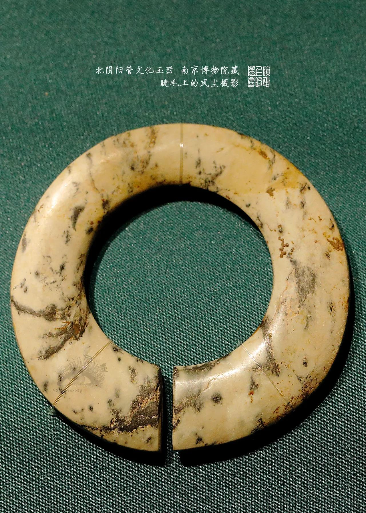 【走近古玉器】6000年前的北阴阳营文化玉玦一组（高清微距）
    北阴阳营文