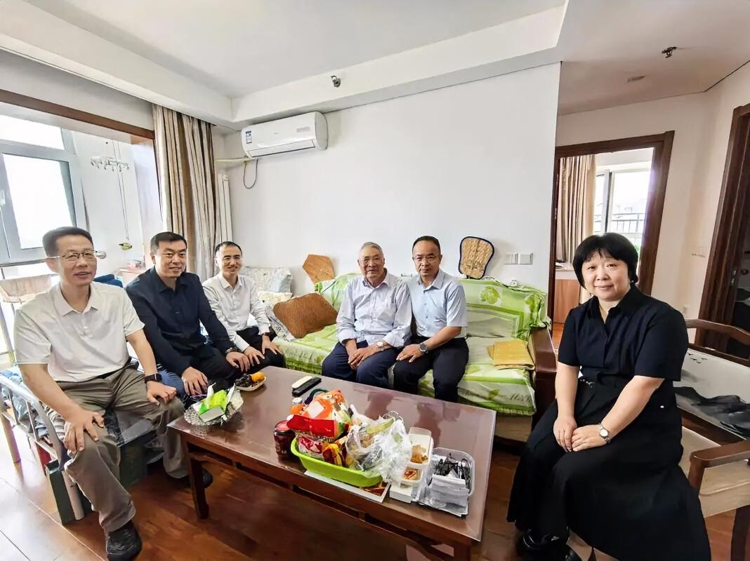 9月22日至23日，在中秋国庆双节来临之际，中国矿业大学校长张吉雄带队赴北京、河