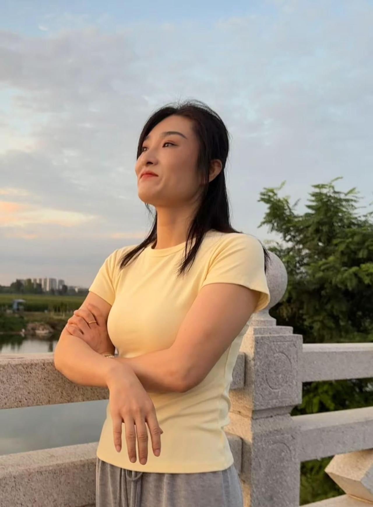 成年人的世界，各有各的万般心酸，各有各的身不由己。那些无法共鸣的情绪有人融进了酒