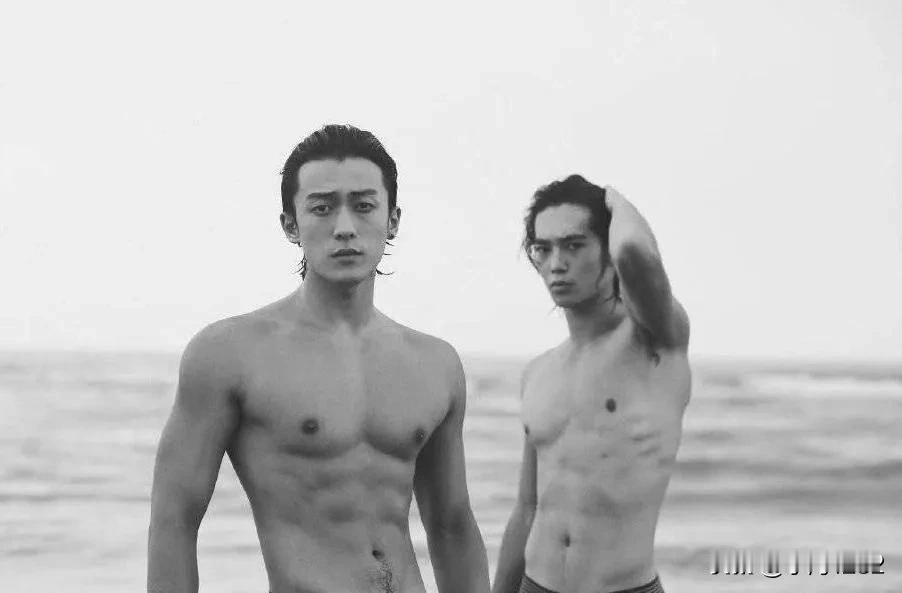 于适和李现确实算的上内娱真正的性感硬汉男神，两个人的五官都是十分硬朗的，最帅的巴