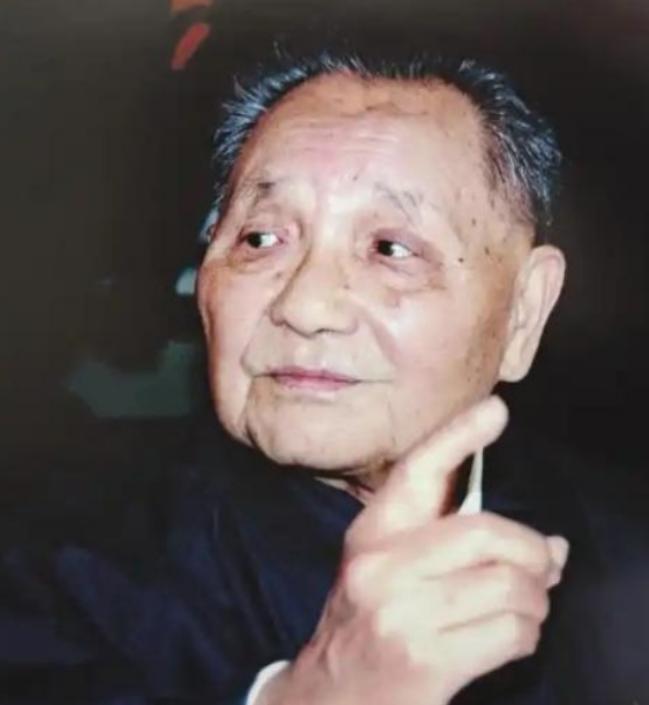美国如果插手台湾问题，该怎么办？邓公早在1981年就给出答案：美国实际上只有两个