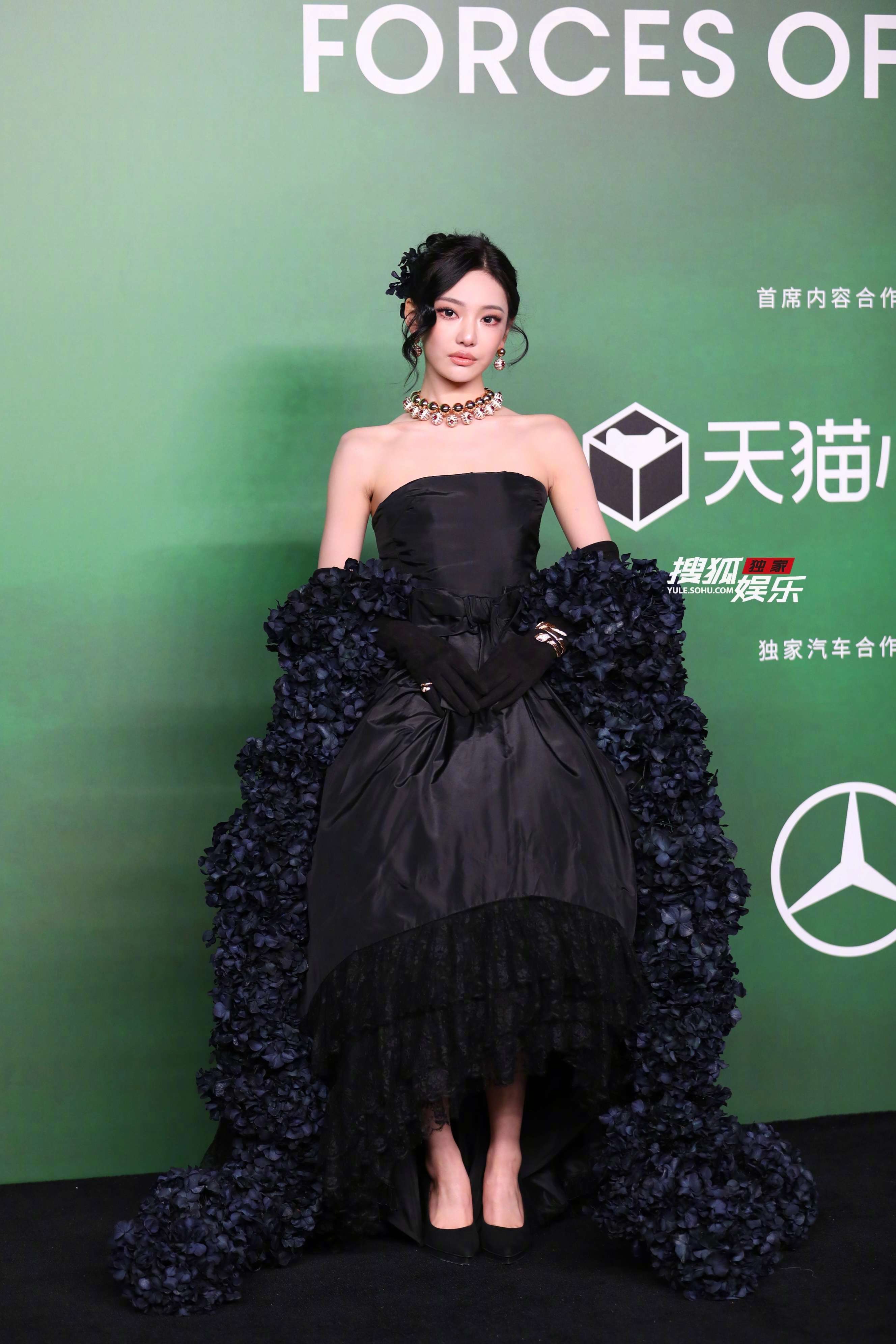 宁艺卓｜VOGUE盛典红毯 今天的 Birthday Girl 来啦   ～  