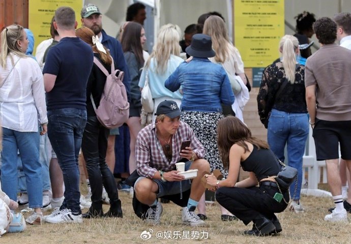 艾米莉亚琼斯恋情 《健听女孩》主演艾米莉亚・琼斯的恋情被曝光，对象是《波西米亚狂