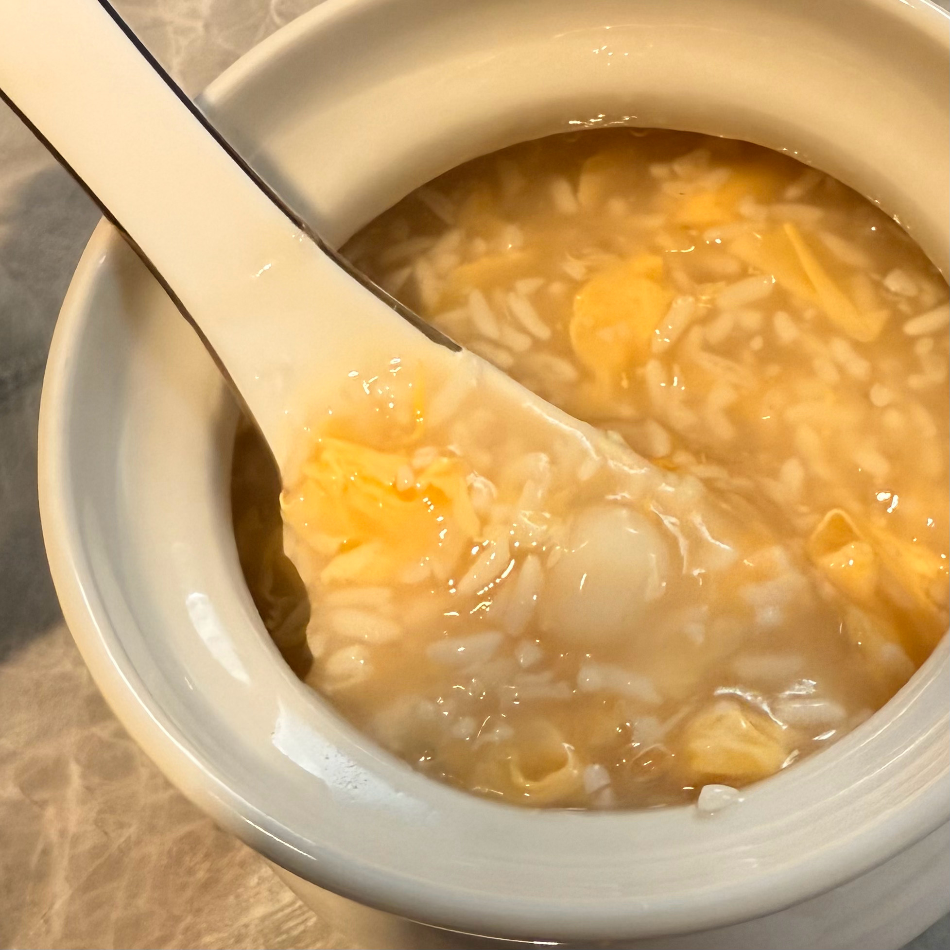 阿姨做的葛根醪糟炖蛋好香好好次 葛根粉是大学同学璐璐从老家带的 听说可以增加雌激