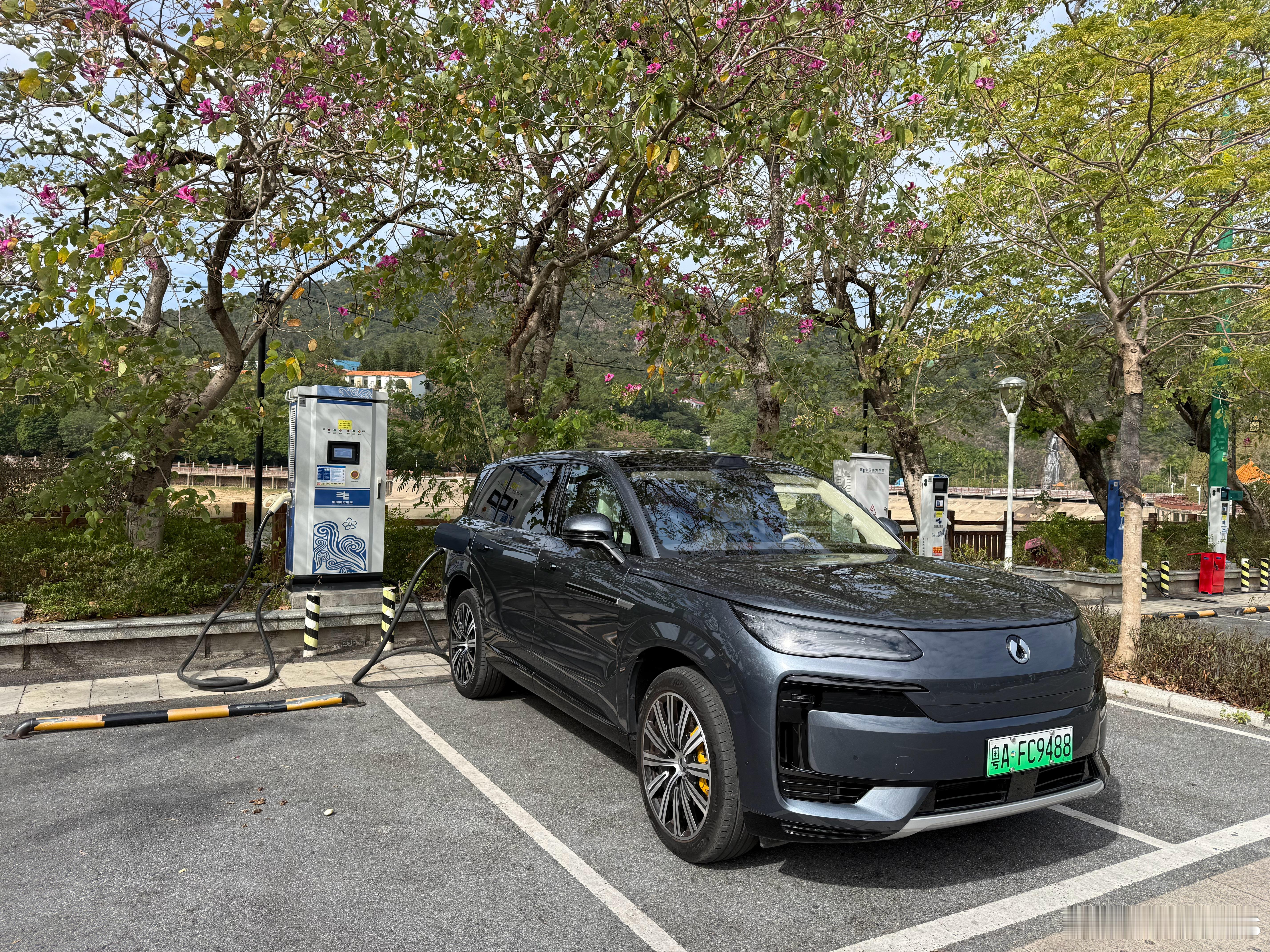 充个电遮，使唔使填甘多资料啊！ 