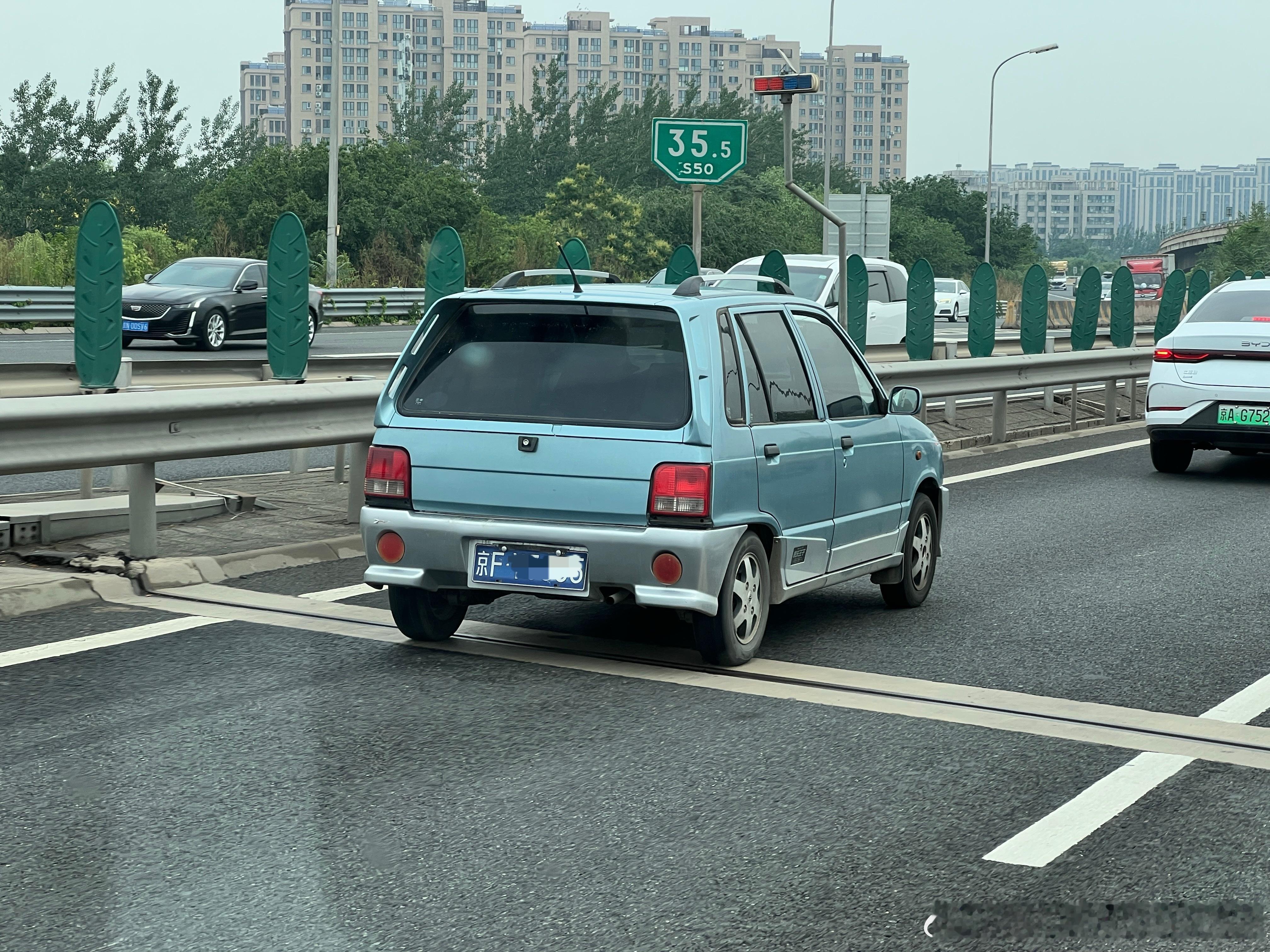 周五早上的好心情由这台个人一手的京牌铃木奥拓快乐王子提供。[doge]铃木奥拓我