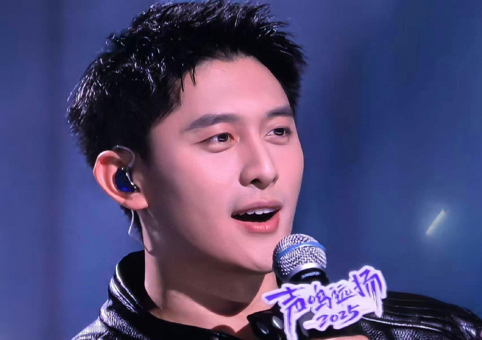 敖瑞鹏[超话]敖瑞鹏的脸张新成的嗓子声鸣远扬 张行健唱歌的时候，我眼睛看的是敖瑞