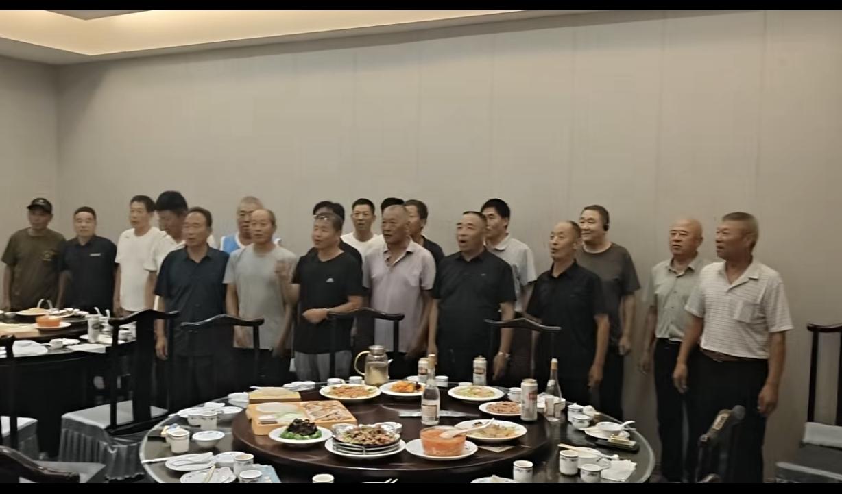 昨天有人在战友群里发起倡议，我们河间籍81年的战友，八一期间举行一次聚会活动，聚
